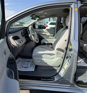 2011 Toyota Sienna LE 8-Passenger   - Photo 6 - Bakersfield, CA 93305