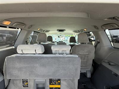 2011 Toyota Sienna LE 8-Passenger   - Photo 13 - Bakersfield, CA 93305