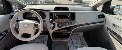 2011 Toyota Sienna LE 8-Passenger   - Photo 22 - Bakersfield, CA 93305
