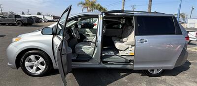 2011 Toyota Sienna LE 8-Passenger   - Photo 5 - Bakersfield, CA 93305