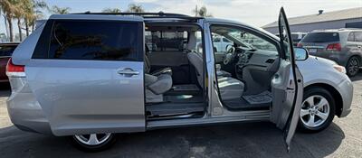 2011 Toyota Sienna LE 8-Passenger   - Photo 16 - Bakersfield, CA 93305
