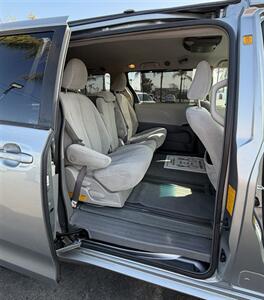 2011 Toyota Sienna LE 8-Passenger   - Photo 18 - Bakersfield, CA 93305