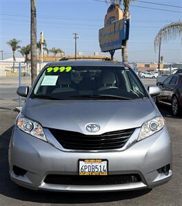 2011 Toyota Sienna LE 8-Passenger   - Photo 2 - Bakersfield, CA 93305
