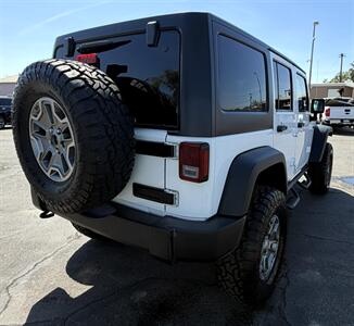 2017 Jeep Wrangler Unlimited Rubicon   - Photo 14 - Bakersfield, CA 93301