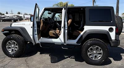 2017 Jeep Wrangler Unlimited Rubicon   - Photo 5 - Bakersfield, CA 93301