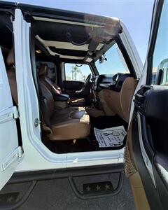 2017 Jeep Wrangler Unlimited Rubicon   - Photo 17 - Bakersfield, CA 93301