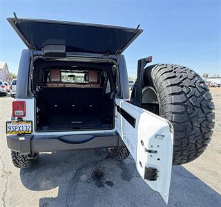 2017 Jeep Wrangler Unlimited Rubicon   - Photo 11 - Bakersfield, CA 93301