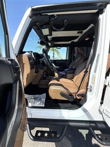 2017 Jeep Wrangler Unlimited Rubicon   - Photo 6 - Bakersfield, CA 93301