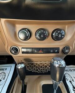 2017 Jeep Wrangler Unlimited Rubicon   - Photo 24 - Bakersfield, CA 93301
