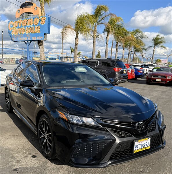 2023 Toyota Camry SE  