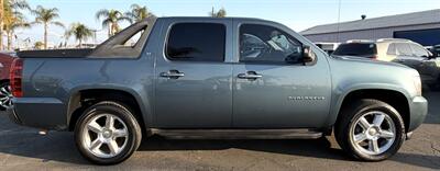 2010 Chevrolet Avalanche LT   - Photo 12 - Bakersfield, CA 93305