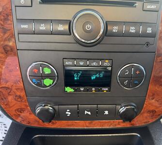 2010 Chevrolet Avalanche LT   - Photo 17 - Bakersfield, CA 93305