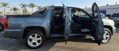 2010 Chevrolet Avalanche LT   - Photo 13 - Bakersfield, CA 93305