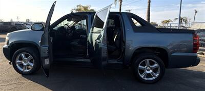 2010 Chevrolet Avalanche LT   - Photo 5 - Bakersfield, CA 93305