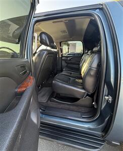 2010 Chevrolet Avalanche LT   - Photo 7 - Bakersfield, CA 93305