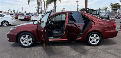 2004 Toyota Camry SE V6 - Photo 5 - Bakersfield, CA 93305