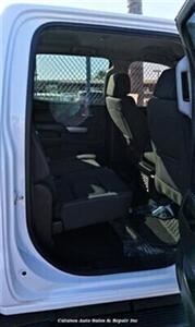 2017 Chevrolet Silverado 1500 Silverado 1500 LT: Crew Cab 2WD   - Photo 5 - Bakersfield, CA 93305