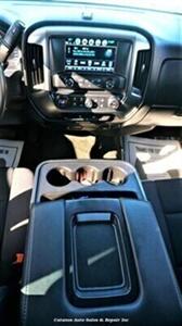 2017 Chevrolet Silverado 1500 Silverado 1500 LT: Crew Cab 2WD   - Photo 9 - Bakersfield, CA 93305