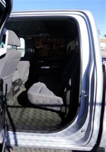 2017 Chevrolet Silverado 1500 LT Crew Cab 2WD   - Photo 7 - Bakersfield, CA 93305