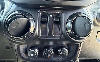 2017 Jeep Wrangler Rubicon - Photo 24 - Bakersfield, CA 93301
