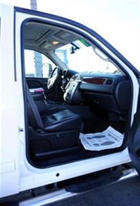 2011 GMC Sierra 2500HD SLT Crew Cab 4WD   - Photo 5 - Bakersfield, CA 93305