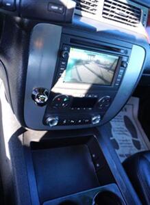 2011 GMC Sierra 2500HD SLT Crew Cab 4WD   - Photo 11 - Bakersfield, CA 93305