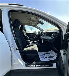 2018 Toyota RAV4 XLE   - Photo 14 - Bakersfield, CA 93301