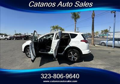 2018 Toyota RAV4 XLE   - Photo 4 - Bakersfield, CA 93301