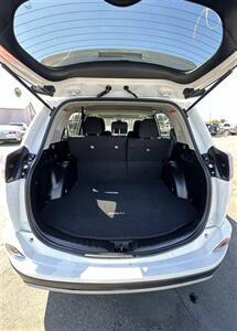 2018 Toyota RAV4 XLE   - Photo 9 - Bakersfield, CA 93301