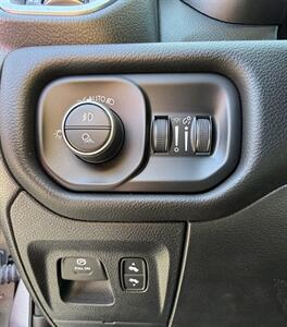 2025 RAM 1500 Big Horn - Photo 36 - Bakersfield, CA 93301