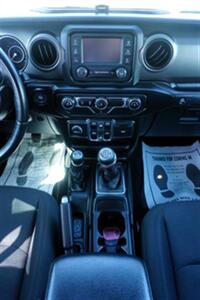 2020 Jeep Gladiator Sport S 3.6L V6 DOHC 24V 6-Speed Manual   - Photo 10 - Bakersfield, CA 93305