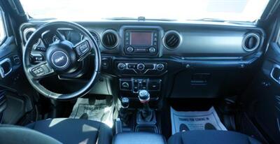 2020 Jeep Gladiator Sport S 3.6L V6 DOHC 24V 6-Speed Manual   - Photo 9 - Bakersfield, CA 93305