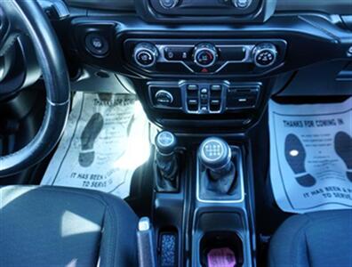 2020 Jeep Gladiator Sport S 3.6L V6 DOHC 24V 6-Speed Manual   - Photo 11 - Bakersfield, CA 93305