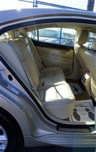 2014 Lexus ES 300h Sedan 2.5L L4 DOHC 16V HYBRID Continuously Variabl   - Photo 6 - Bakersfield, CA 93305