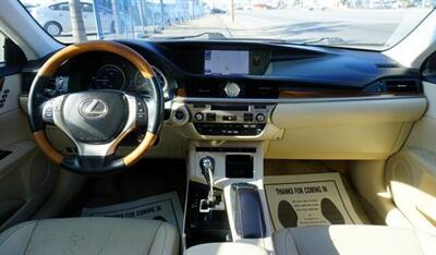 2014 Lexus ES 300h Sedan 2.5L L4 DOHC 16V HYBRID Continuously Variabl   - Photo 9 - Bakersfield, CA 93305