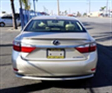 2014 Lexus ES 300h Sedan 2.5L L4 DOHC 16V HYBRID Continuously Variabl   - Photo 4 - Bakersfield, CA 93305