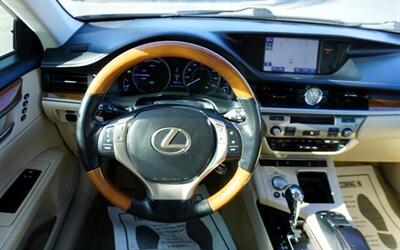 2014 Lexus ES 300h Sedan 2.5L L4 DOHC 16V HYBRID Continuously Variabl   - Photo 8 - Bakersfield, CA 93305