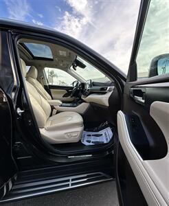 2022 Toyota Highlander XLE   - Photo 17 - Bakersfield, CA 93301
