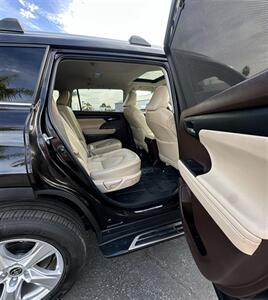 2022 Toyota Highlander XLE   - Photo 18 - Bakersfield, CA 93301