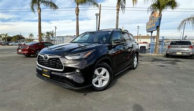 2022 Toyota Highlander XLE   - Photo 29 - Bakersfield, CA 93301