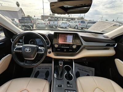 2022 Toyota Highlander XLE   - Photo 21 - Bakersfield, CA 93301