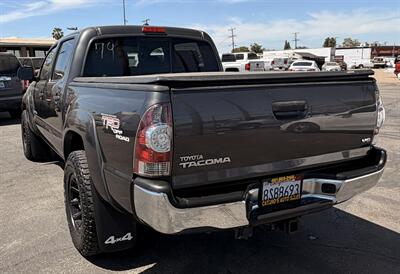 2011 Toyota Tacoma V6   - Photo 9 - Bakersfield, CA 93305