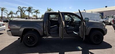 2011 Toyota Tacoma V6   - Photo 15 - Bakersfield, CA 93305
