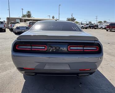 2019 Dodge Challenger SXT   - Photo 9 - Bakersfield, CA 93305