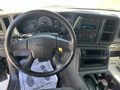 2005 GMC Sierra 2500HD Work Truck   - Photo 10 - Bakersfield, CA 93305