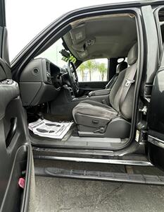 2005 GMC Sierra 2500HD Work Truck   - Photo 6 - Bakersfield, CA 93301