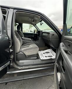 2005 GMC Sierra 2500HD Work Truck   - Photo 13 - Bakersfield, CA 93301
