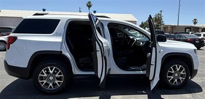 2023 GMC Acadia SLT - Photo 18 - Bakersfield, CA 93305