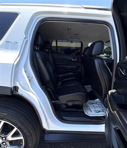 2023 GMC Acadia SLT - Photo 20 - Bakersfield, CA 93305