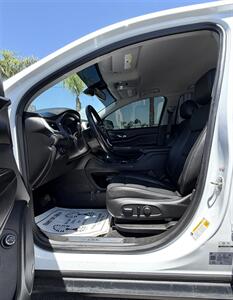 2023 GMC Acadia SLT - Photo 6 - Bakersfield, CA 93305